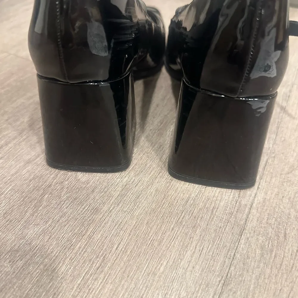 Elegant Black Patent Leather Mary Jane Shoes